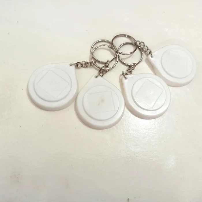 Custom Ganci 44mm - Gantungan Kunci Personalisasi Tulisan / Foto - Bahan Plastik Kuat - Ukuran 44mm - Ideal untuk Tas dan Hadiah - Glossy